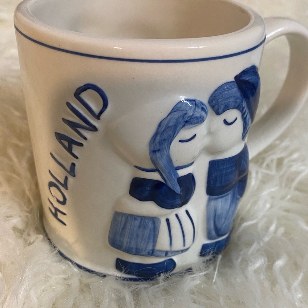BLUE Delft Deco Hand painted Holland Porcelain cup kissing Dutch couple.